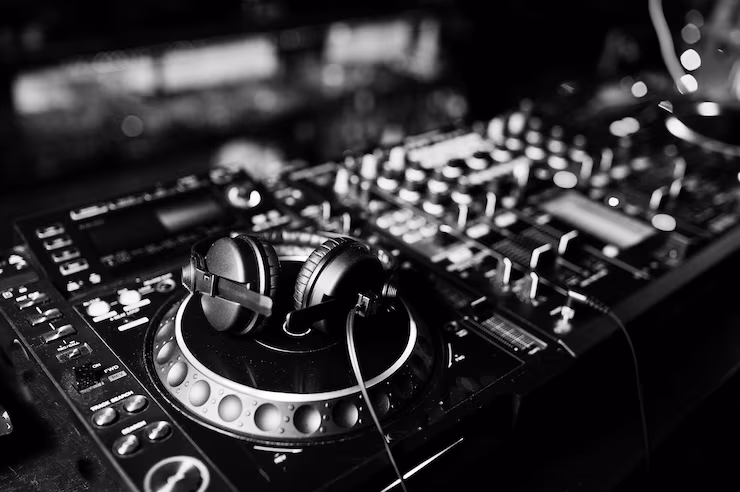 https://qrmenu.ekies.gr/wp-content/uploads/2026/06/dj-spinning-mixing-scratching-track-controls-dj-s-deck-strobe-dj-music-club-life-concept_627829-8276.avif